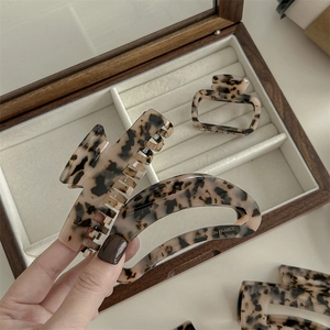 Retro leopard print acetate hair claw clips set for women in tortoise shell finish