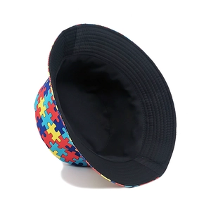 Bob réversible avec motif puzzle coloré et doublure en toile noire pour homme et femme