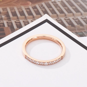 Polierter Ring aus Roségold-Edelstahl mit einreihiger CNC-Zirkonia-Pflasterung