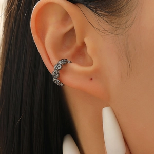 Vintage silver skull ear cuff wrap with three skeleton heads for women punk style