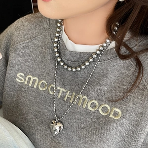 Double-layered necklace with silver heart pendant and dark grey beaded chain