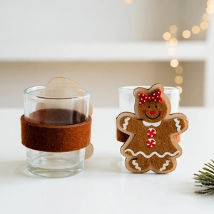 Weihnachts-Lebkuchenmann Kerzenhalter mit brauner Filzhülle und Glas-Teelichtbecher