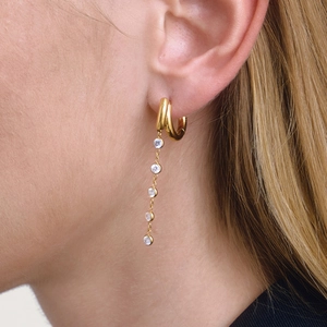 Boucles d'oreilles créoles dorées en acier inoxydable avec chaînes pampilles en zircon