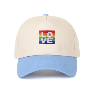 Berretto da baseball bicolore con corona crema, visiera blu e ricamo LOVE arcobaleno