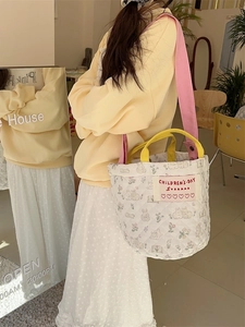 Sac seau floral matelassé avec motifs lapin et bandoulière réglable pour femmes