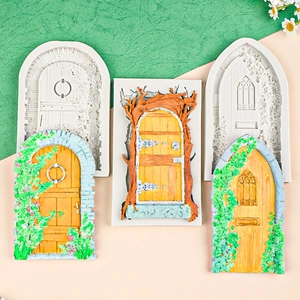 Vues détaillées de trois moules en silicone de portes vintage aux textures florales fines