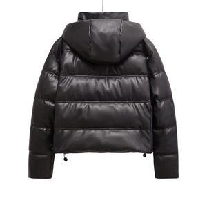 Doudoune courte en cuir PU noir pour femme avec capuche et détails de couture au dos