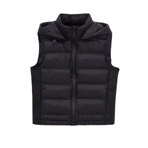 Gilet matelassé sans manches à capuche noir avec panneaux contrastés et fermeture éclair