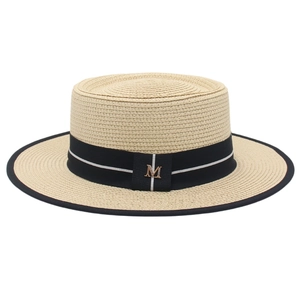 Cappello di paglia stile francese con nastro nero e logo M metallico decorativo