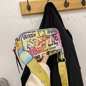 Women Graffiti Print Camera Crossbody Bag PU Leather Wide Adjustable Strap Double Zipper Street Style Square Purse