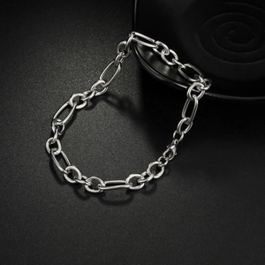 Bracciale a catena in acciaio al titanio con maglie ovali argento e chiusura a moschettone