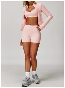 Completo yoga 3 pezzi rosa pesca con giacca a zip, reggiseno sportivo e pantaloncini a vita alta