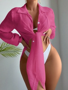 Dettaglio del copricostume rosa con trama del tessuto traspirante e vita con laccio