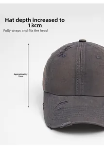 Détail de la casquette anthracite de 13 cm de profondeur avec bords effilochés