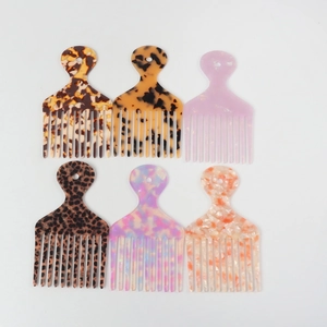 Peignes à cheveux en acétate aux motifs écaille et marbre pour coiffage de boucles