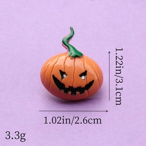 Macro detail of Halloween pumpkin resin charm showing dimensions 3.1cm height and weight 3.3g