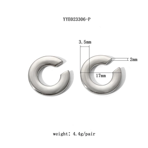 Technical drawing showing 17mm outer diameter and 3.5mm thickness of C-shaped silver earrings
