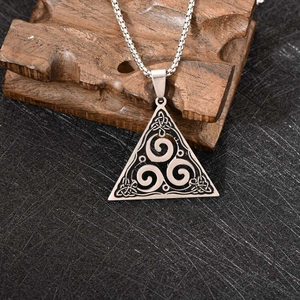 Collana Con Pendente A Triangolo Con Nodo Celtico Vichingo Vintage In Acciaio Inossidabile Triskele Tripla Spirale Catena A Scatola Uomo Donna
