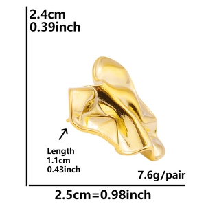 Detailed size specifications of 18k gold plated stainless steel irregular heart earrings
