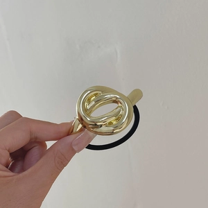Minimalistisches Haargummi aus Goldmetall mit Knoten-Design und elastischem Gummiband