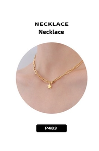 Detailansicht des 18K Gold Sternanhängers an einer strukturierten Gliederkette