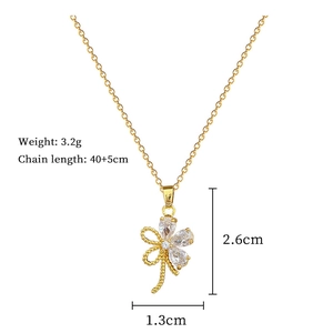 Detail der goldene hohle Blumencollier mit Kristallen zeigt Abmessungen und Gewicht