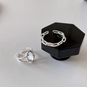 Detail view of S925 sterling silver chain link and double line minimalist open rings