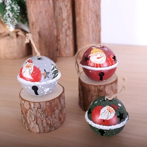 Trois cloches de Noël en métal avec motifs Père Noël et étoiles pour décoration sapin