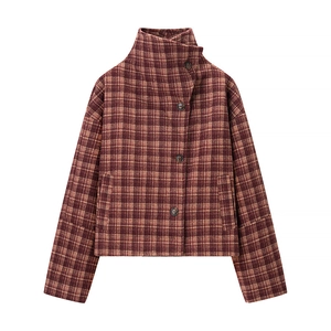 Veste à carreaux bordeaux pour femme avec col montant asymétrique et boutonnage devant