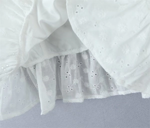 Macro shot of white lace拼接 with delicate floral embroidery on lightweight cotton fabric