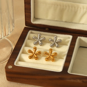 18K Gold Plated Stainless Steel Flower Stud Earrings And Necklace Minimalist Five Petal Floral Jewelry For Women
