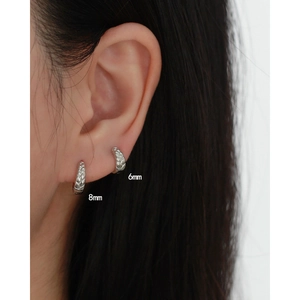 Close-up of S925 sterling silver wheat ear hoop earrings showing 6mm and 8mm sizes