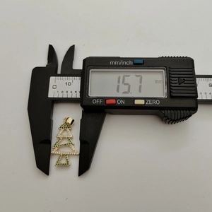 Detailed measurement of a gold Christmas tree pendant with green and white zircons