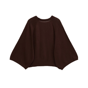 Pull en tricot café foncé avec manches chauve-souris larges et coupe courte ronde