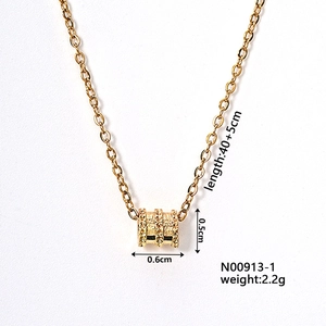 Detail view showing gold cylindrical pendant dimensions 0.6cm x 0.5cm and chain length 40+5cm