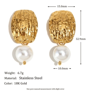 Boucles d'oreilles rétro en acier plaqué or 18 carats avec texture martelée et perles