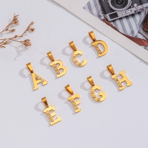 Pendentifs alphabet dorés en acier 18k avec zircons A-H pour bijoux personnalisés