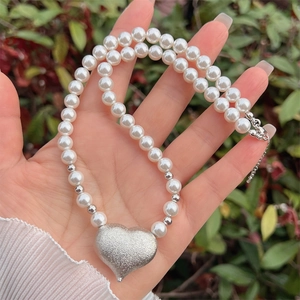 Frosted heart pendant and pearl beaded necklace with 18K gold plating for women