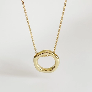 Macro shot of 925 silver irregular circle pendant with 18K gold polished finish