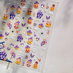 Stickers ongles 3D Halloween avec motifs de panda, citrouille et château sur fond gris