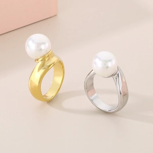 Eleganti anelli in acciaio inossidabile oro 18K e argento con design a petalo e perla