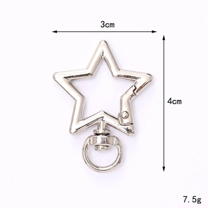 Silver zinc alloy star-shaped keychain with swivel ring, measuring 3cm by 4cm at 7.5g