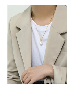 Detailed close-up of S925 sterling silver chain with baroque pearl and OT clasp toggle