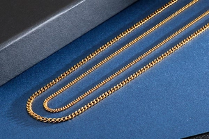 Detailed comparison of various thicknesses of gold stainless steel Cuban link chains
