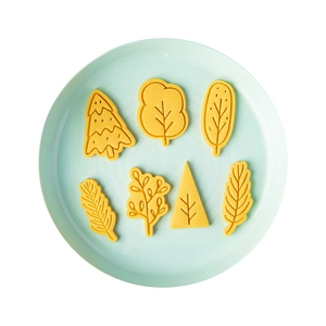 7-piece set of yellow cartoon Christmas tree and leaf shaped cookie cutters for DIY baking