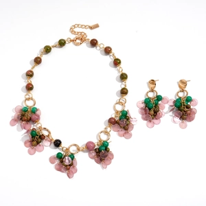 Retro beaded jewelry set with green marble beads and pink shell pendants on gold chain