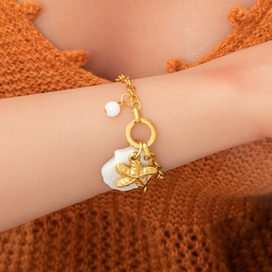 Bracelet en acier inoxydable plaqué or 18 carats avec breloques coquillage et étoile