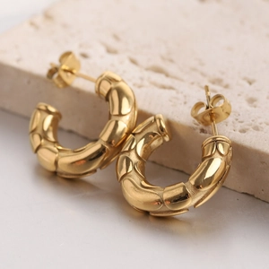 18K gold plated stainless steel C-shaped hoop earrings with embossed snake texture