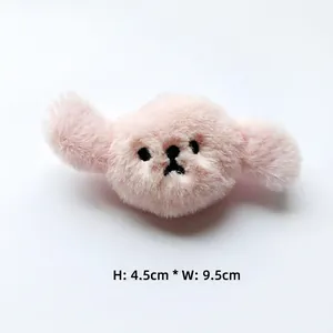 Accessoire cheveux chiot en peluche rose avec broderie, taille 4,5cm sur 9,5cm