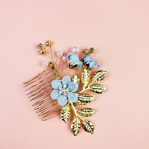 Peigne à cheveux de mariée avec fleurs bleues, feuilles dorées, perles et strass